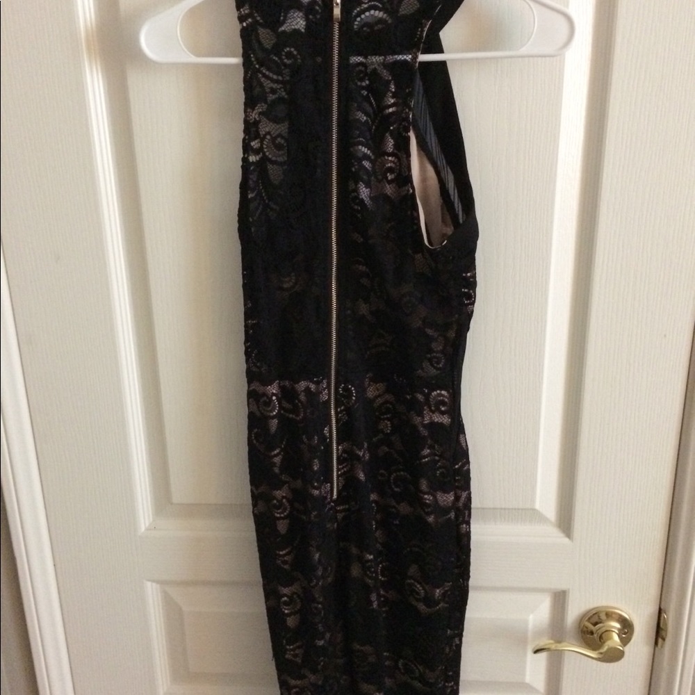 Short lace cocktail dress - Picture 2 of 3